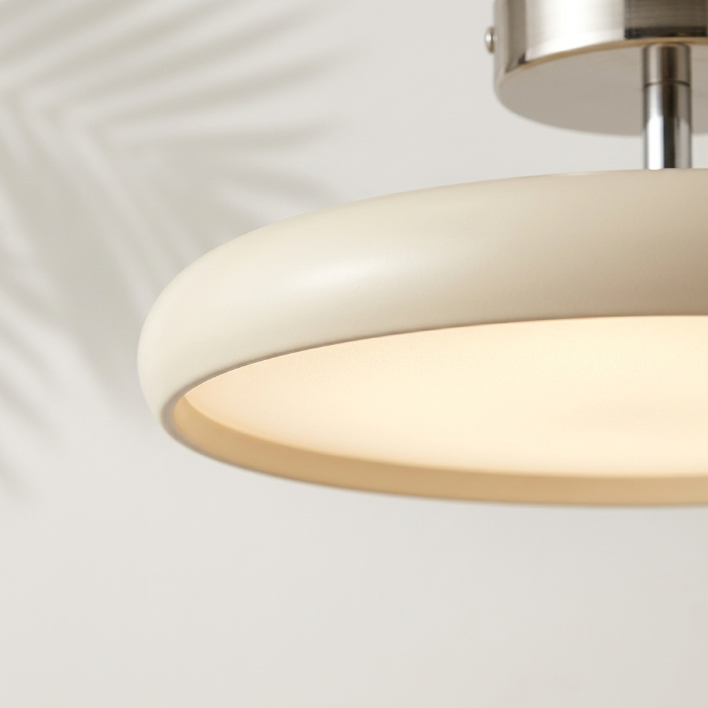 Zoom sur le disque crème et le diffuseur lumineux chaud — Navula